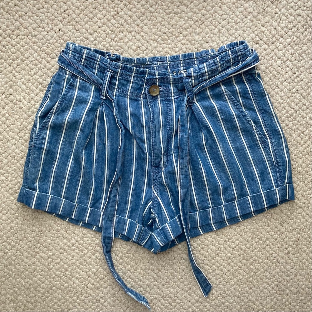 American Eagle Striped High-Waisted Baggy Mom Shorts with Belt (Size 2)